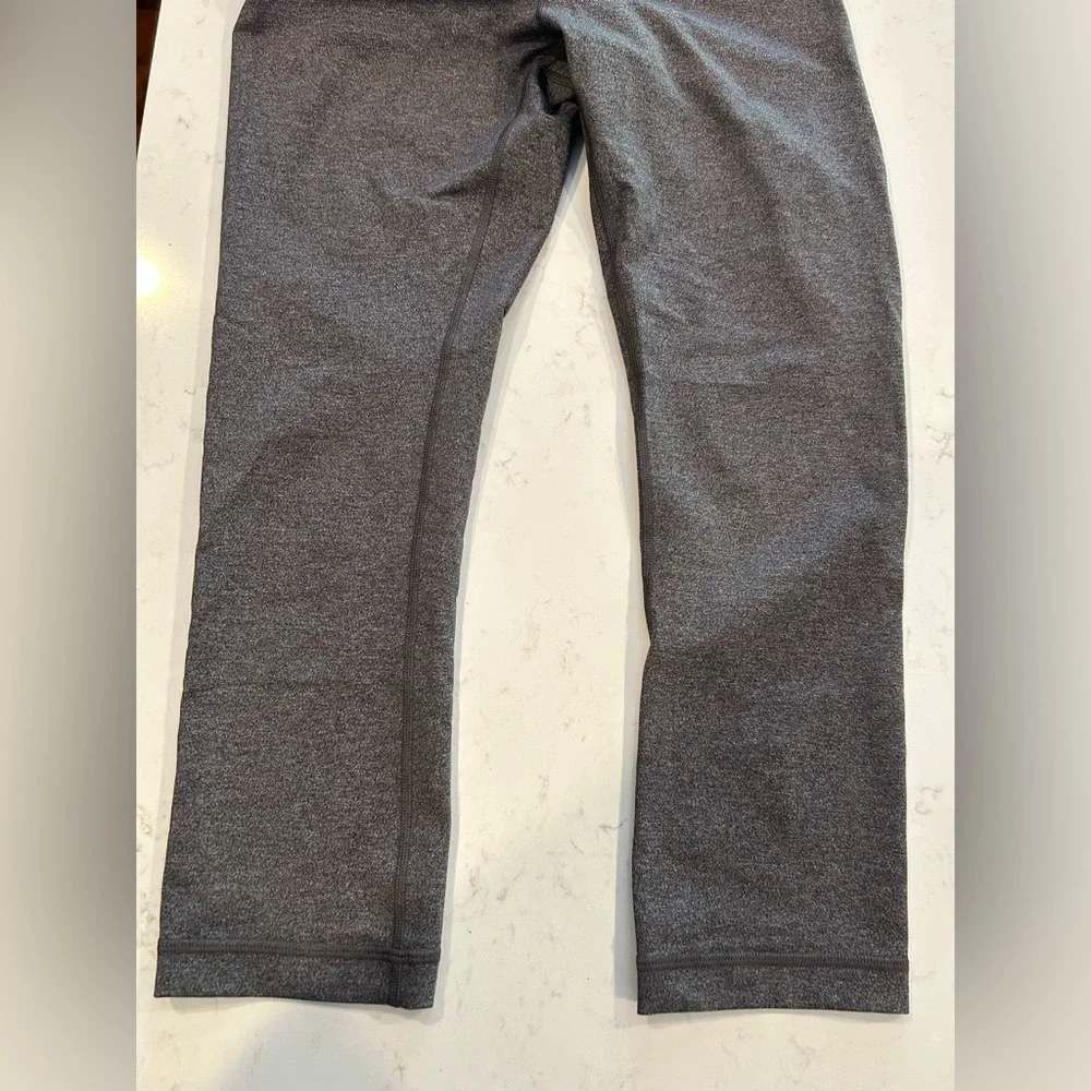Lululemon Wunder Under Crop, Size 6 - Picture 7 of 9